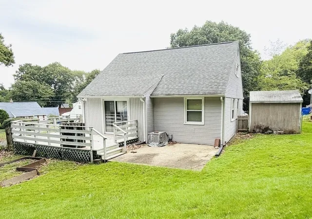 Photo 3 of Sale Pending at 433 Gifford St, Springfield, MA 01118 | MLS# 73571057 | Listing updated on 2026-09-19