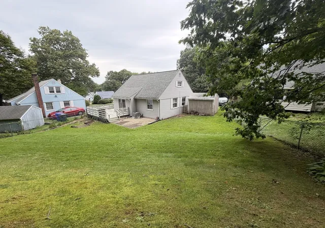 Photo 4 of Sale Pending at 433 Gifford St, Springfield, MA 01118 | MLS# 73571057 | Listing updated on 2026-09-19