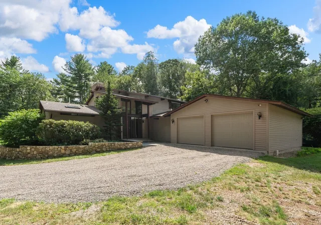 Photo 2 of Sale Pending at 44 Vine St, Andover, MA 01810 | MLS# 73574218 | Listing updated on 2026-10-02