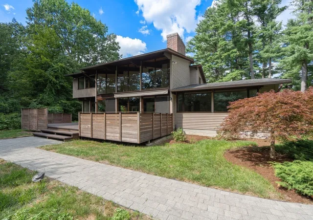 Photo 4 of Sale Pending at 44 Vine St, Andover, MA 01810 | MLS# 73574218 | Listing updated on 2026-10-02