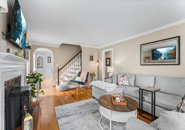 Photo 4 of Sale Pending at 403 June St, Worcester, MA 01602 | MLS# 73575050 | Listing updated on 2026-09-29