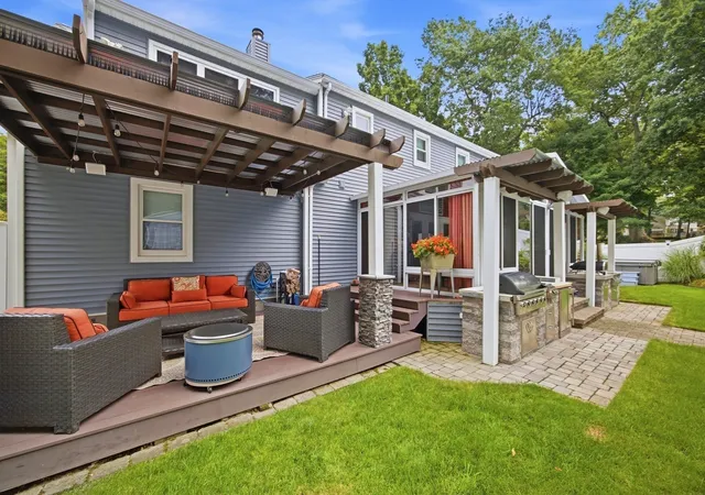 Photo 3 of Single family home for sale at 20 Dana Hl, Belchertown, MA 01007 | MLS# 73586804 | Listing updated on 2026-10-17