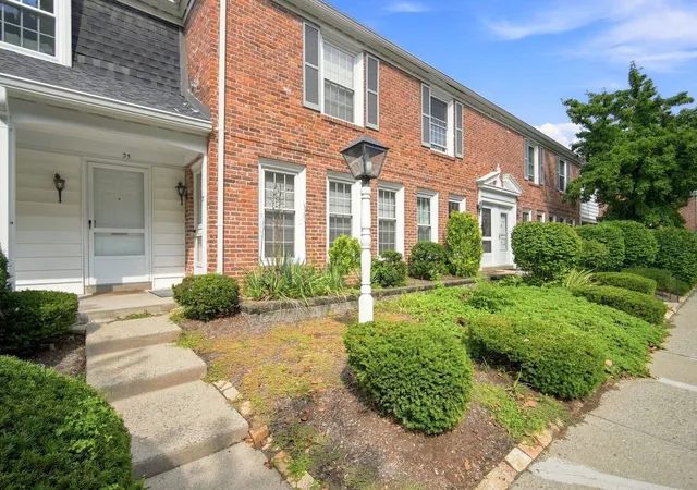Photo 3 of Sale Pending at 37 Williamsburg Dr #37, Springfield, MA 01108 | MLS# 73572229 | Listing updated on 2026-09-29