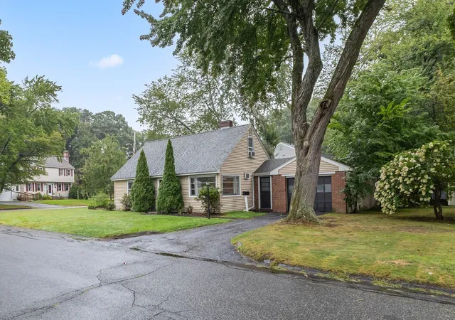 Photo 3 of Sale Pending at 30 Bellridge Dr, Shrewsbury, MA 01545 | MLS# 73570969 | Listing updated on 2026-09-29