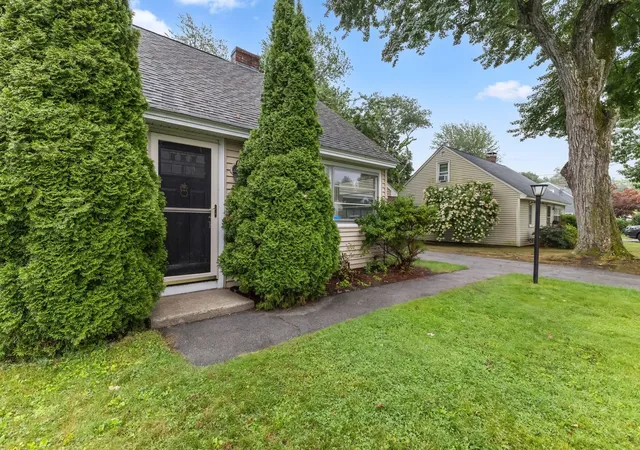 Photo 4 of Sale Pending at 30 Bellridge Dr, Shrewsbury, MA 01545 | MLS# 73570969 | Listing updated on 2026-09-29