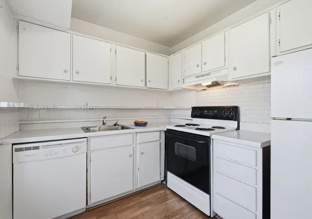 Listing Photo 5 - Condo for sale in building located at 91 Nassau Dr, Springfield, MA 01129 - Unit #91