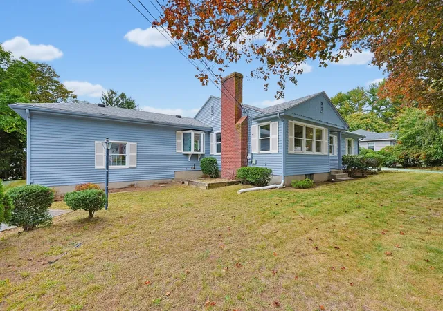 Photo 3 of Single family home for sale at 16 Westmont Cir, Shrewsbury, MA 01545 | MLS# 73585798 | Listing updated on 2026-10-05