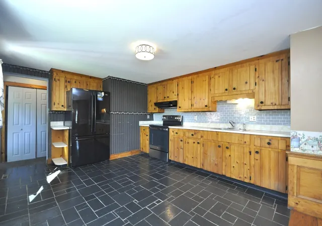 Photo 4 of Single family home for sale at 466 Summer St, East Bridgewater, MA 02333 | MLS# 73570761 | Listing updated on 2026-10-03