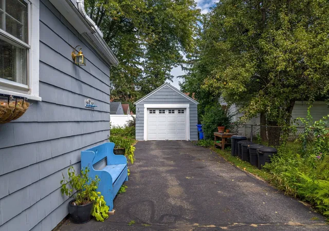 Photo 3 of Single family home for sale at 793 Allen St, Springfield, MA 01118 | MLS# 73581997 | Listing updated on 2026-10-25