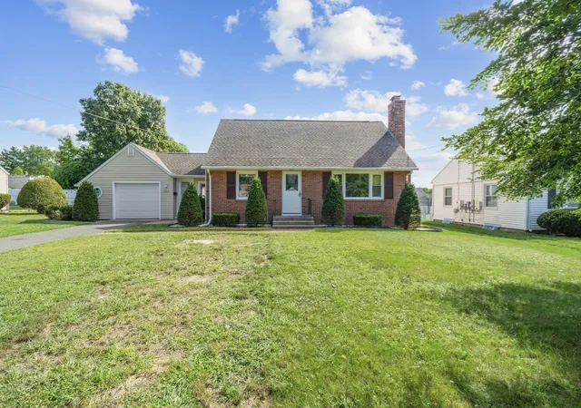Photo 2 of Single family home for sale at 389 Abbott St, Springfield, MA 01118 | MLS# 73573915 | Listing updated on 2026-09-11