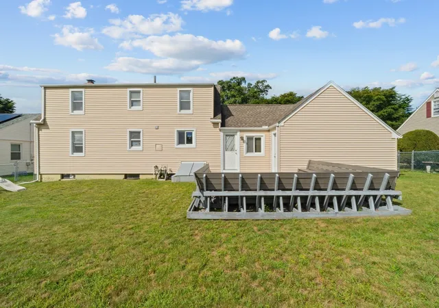 Photo 3 of Single family home for sale at 389 Abbott St, Springfield, MA 01118 | MLS# 73573915 | Listing updated on 2026-09-13