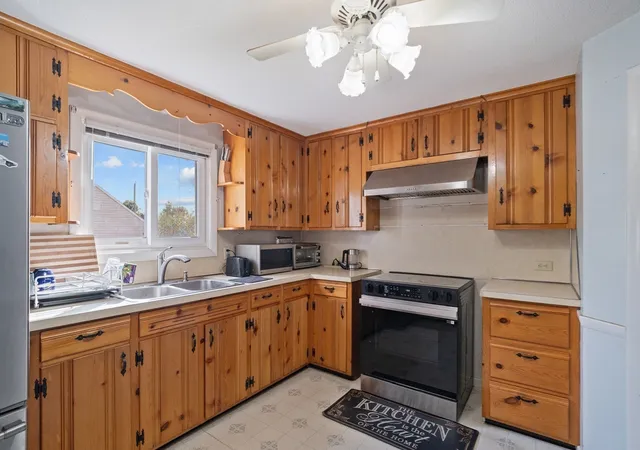 Photo 3 of Sale Pending at 389 Abbott St, Springfield, MA 01118 | MLS# 73573915 | Listing updated on 2026-09-29