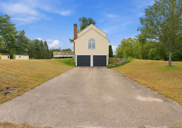 Photo 2 of Single family home for sale at 27 Charles Ave, Uxbridge, MA 01569 | MLS# 73584046 | Listing updated on 2026-10-16