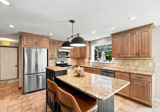 Photo 4 of Single family home for sale at 14 Cedar Ridge Ln, Mansfield, MA 02048 | MLS# 73573006 | Listing updated on 2026-09-29