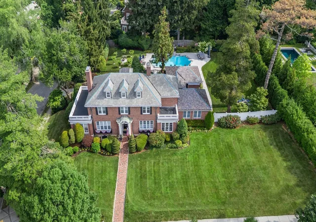 Photo 2 of Sale Pending at 393 Commonwealth, Chestnut Hill, MA 02467 | MLS# 73584123 | Listing updated on 2026-10-15