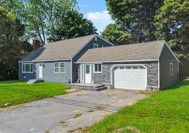Photo 2 of Single family home for sale at 188 Oak St, Methuen, MA 01844 | MLS# 73564899 | Listing updated on 2026-09-18