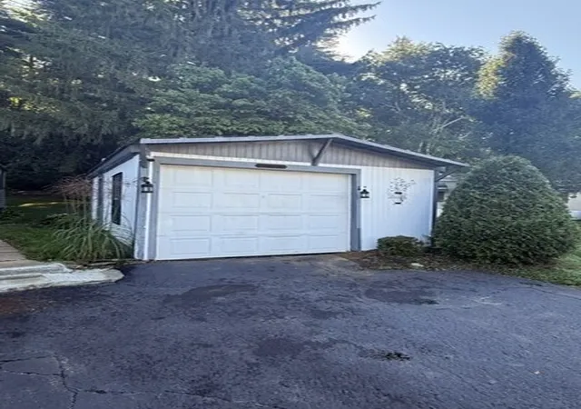 Photo 3 of Manufactured home for sale at 6 Willow Cir, Brimfield, MA 01010 | MLS# 73572274 | Listing updated on 2026-09-05