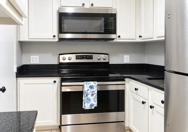 Listing Photo 4 - Condo for sale in building located at 2 Tideview Path, Plymouth, MA 02360 - Unit #2