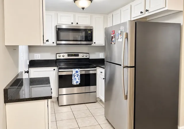 Listing Photo 5 - Condo for sale in building located at 2 Tideview Path, Plymouth, MA 02360 - Unit #2
