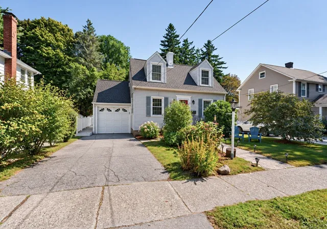 Photo 2 of Single family home for sale at 8 Lyndale Rd, Worcester, MA 01606 | MLS# 73577983 | Listing updated on 2026-10-15