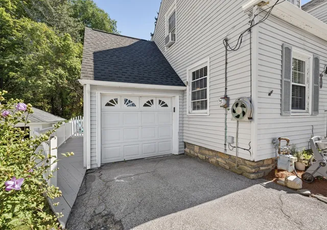 Photo 3 of Single family home for sale at 8 Lyndale Rd, Worcester, MA 01606 | MLS# 73577983 | Listing updated on 2026-10-15
