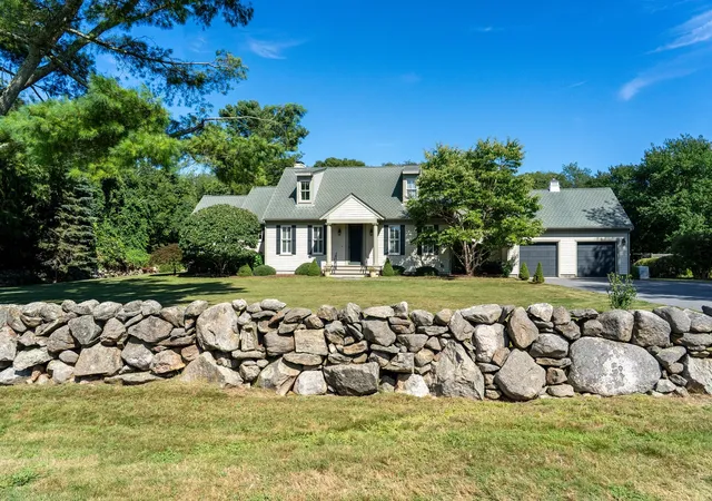 Photo 3 of Single family home for sale at 557 Smith Neck Rd, South Dartmouth, MA 02748 | MLS# 73576354 | Listing updated on 2026-10-22