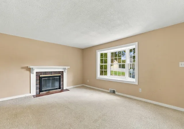 Photo 3 of Sale Pending at 9 Spring Ter, Shrewsbury, MA 01545 | MLS# 73575559 | Listing updated on 2026-09-24