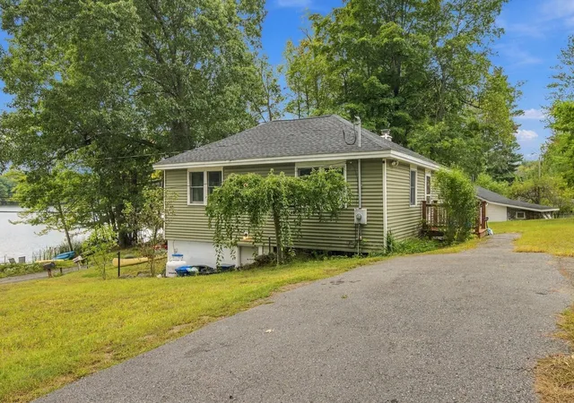 Photo 3 of Single family home for sale at 39 Lakeview Dr, Leominster, MA 01453 | MLS# 73579802 | Listing updated on 2026-10-13