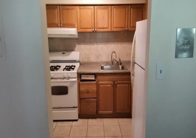 Photo 3 of Condo for sale at 9 Longwood Dr #4, Andover, MA 01810 | MLS# 73580753 | Listing updated on 2026-10-28