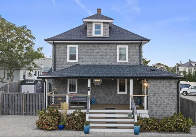 Photo 1 of Single family home for sale at 3 Lincoln St, Hull, MA 02045 | MLS# 73574386 | Listing updated on 2026-10-03