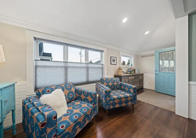 Photo 3 of Single family home for sale at 3 Lincoln St, Hull, MA 02045 | MLS# 73574386 | Listing updated on 2026-10-03