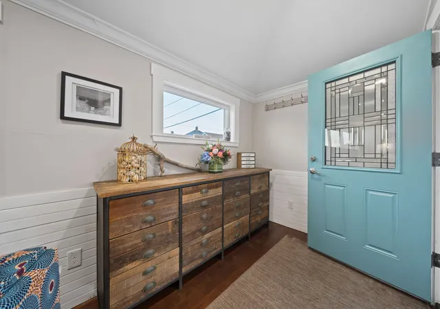 Photo 4 of Single family home for sale at 3 Lincoln St, Hull, MA 02045 | MLS# 73574386 | Listing updated on 2026-10-03