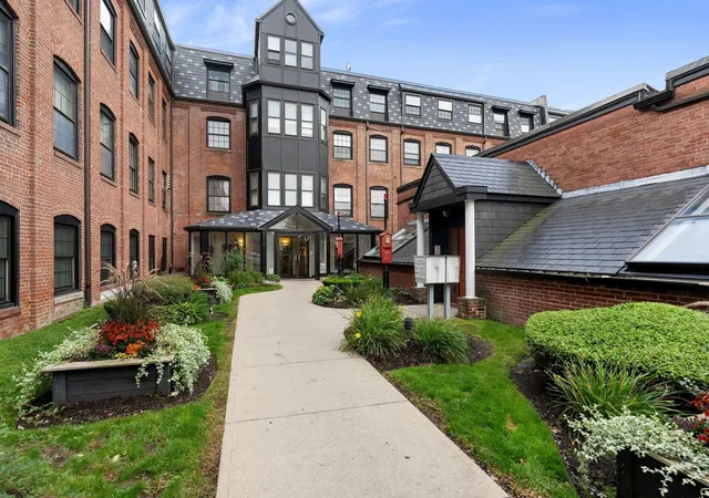Photo 2 of Condo for sale at 21 Linden St #301, Quincy, MA 02170 | MLS# 73588007 | Listing updated on 2026-10-11