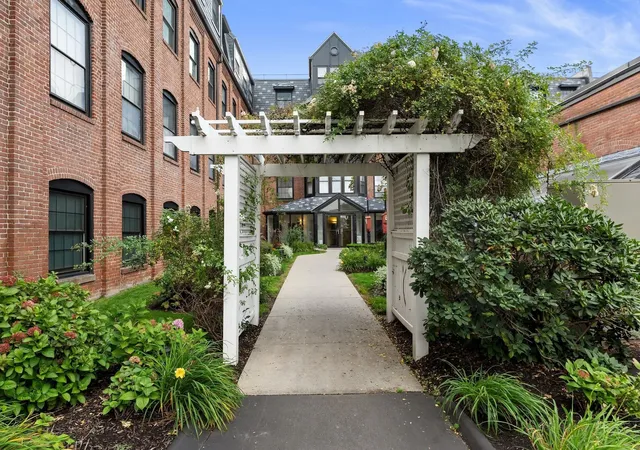 Photo 3 of Condo for sale at 21 Linden St #301, Quincy, MA 02170 | MLS# 73588007 | Listing updated on 2026-10-11