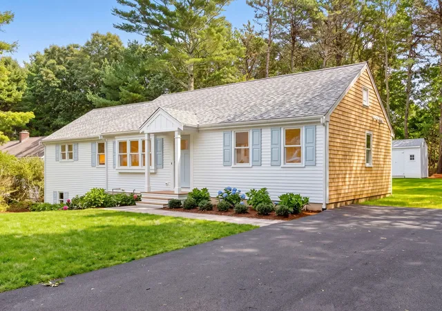 Photo 2 of Single family home for sale at 31 Jasons Ln, Osterville, MA 02655 | MLS# 73585987 | Listing updated on 2026-10-06