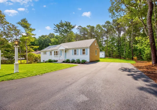 Photo 3 of Single family home for sale at 31 Jasons Ln, Osterville, MA 02655 | MLS# 73585987 | Listing updated on 2026-10-06