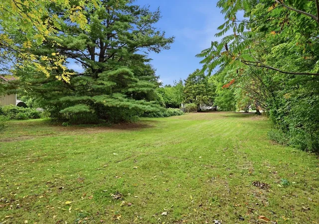 Listing Photo 4 - Condo for sale in building located at 74 S Maple St, Westfield, MA 01085