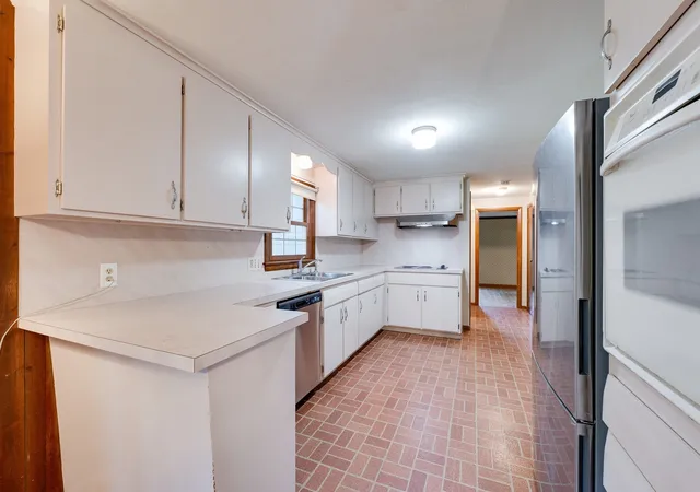 Photo 3 of Single family home for sale at 29 Indian Spring Rd, East Longmeadow, MA 01028 | MLS# 73575455 | Listing updated on 2026-09-14