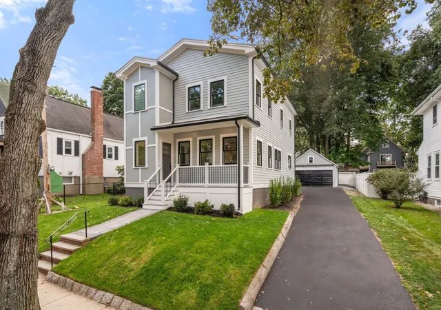 Photo 2 of Single family home for sale at 184 Perham St, West Roxbury, MA 02132 | MLS# 73575629 | Listing updated on 2026-09-14