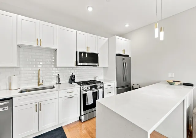 Photo 3 of Condo for sale at 35 Somerset #3A, Winthrop, MA 02152 | MLS# 73571733 | Listing updated on 2026-09-07