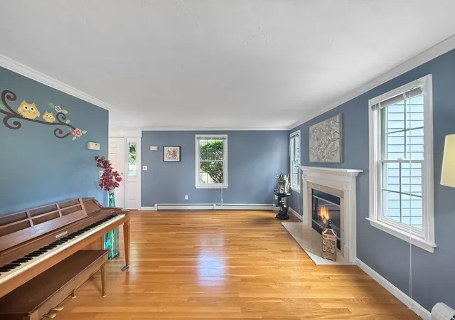 Photo 3 of Single family home for sale at 5 Swan Cir, Shrewsbury, MA 01545 | MLS# 73575712 | Listing updated on 2026-09-14