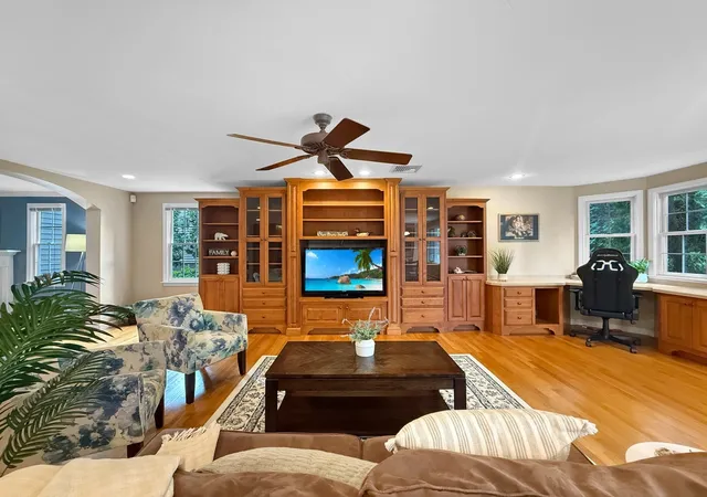 Photo 4 of Single family home for sale at 5 Swan Cir, Shrewsbury, MA 01545 | MLS# 73575712 | Listing updated on 2026-09-14
