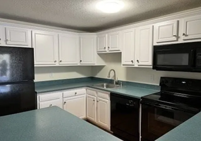 Listing Photo 2 - Condo for sale in building located at 20 Abbey Rd, Leominster, MA 01453 - Unit #306