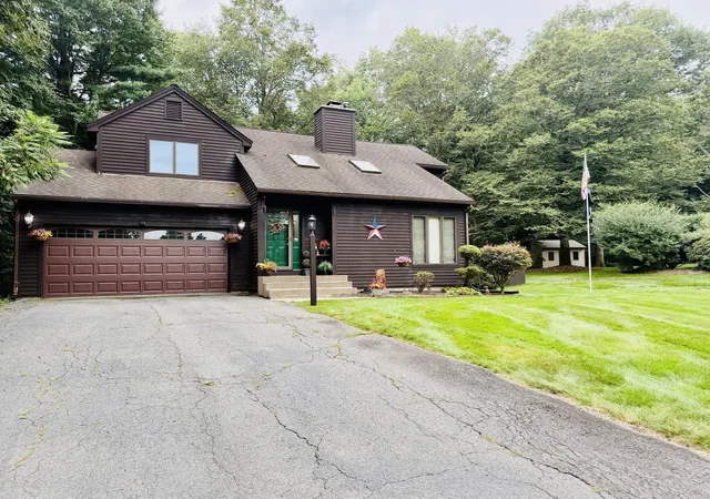 Photo 3 of Sale Pending at 133 Cottonwood Ln, Agawam, MA 01001 | MLS# 73573577 | Listing updated on 2026-09-30