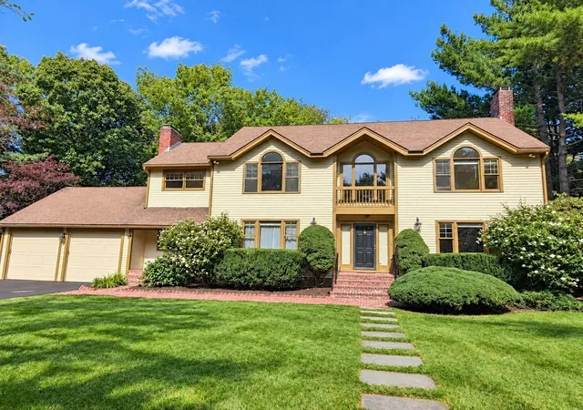 Photo 2 of Single family home for sale at 9 Solomon Pierce Rd, Lexington, MA 02420 | MLS# 73578622 | Listing updated on 2026-10-06