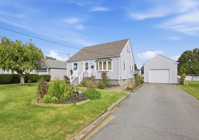 Photo 2 of Single family home for sale at 136 Durfee Rd, Tiverton, RI 02878 | MLS# 73585474 | Listing updated on 2026-10-05