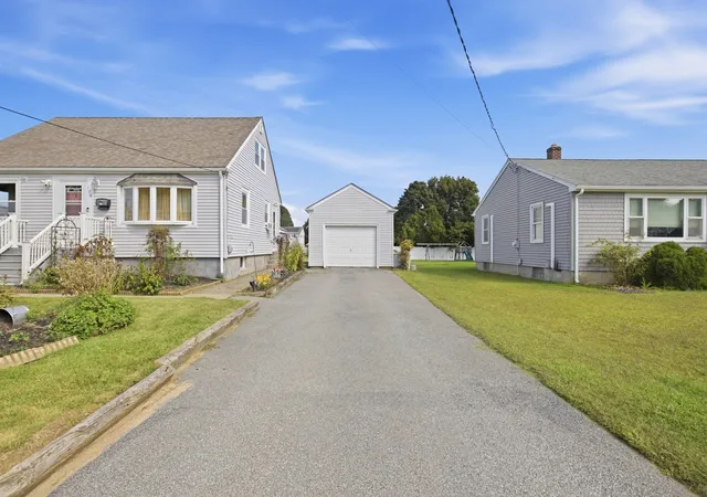 Photo 3 of Single family home for sale at 136 Durfee Rd, Tiverton, RI 02878 | MLS# 73585474 | Listing updated on 2026-10-05