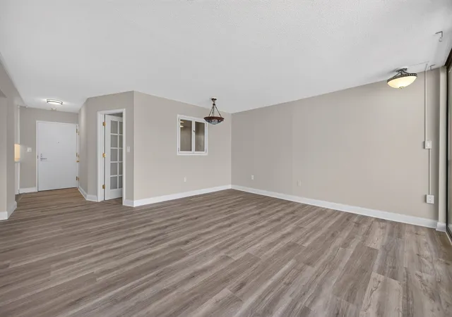 Photo 4 of House for sale at 566 Commonwealth Ave #308, Boston, MA 02215 | MLS# 73576014 | Listing updated on 2026-09-15