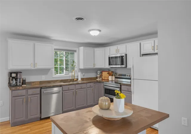 Photo 3 of Condo for sale at 29 Mahogany Run #29, Leominster, MA 01453 | MLS# 73589493 | Listing updated on 2026-10-16