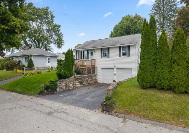 Photo 2 of Sale Pending at 25 Lodge St, Worcester, MA 01604 | MLS# 73571427 | Listing updated on 2026-10-15